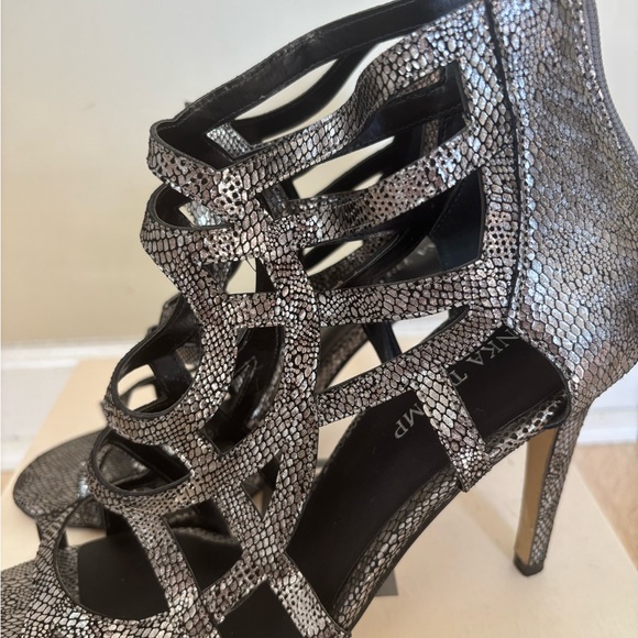 Ivanka Trump Elegant Black and Silver Women's Sandals - Picture 4 of 7